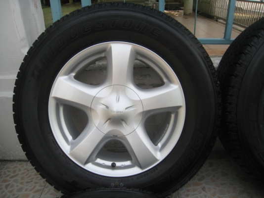 ขายล้อแม็ก All new Isuzu d-max ป้ายแดง 17"x7" et33 6รู139 +ยาง ปี 13 ตุ่มและสีที่หน้ายางยังมีอยู่ครับ  สนใจติดต่อเล็กคลองสามครับ (081-3747940)