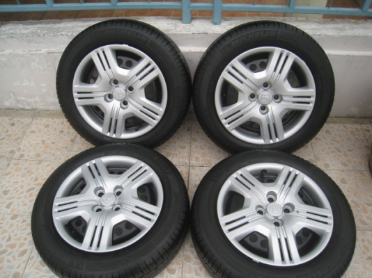 ขายยางป้ายแดง ปี0413  Honda jazz ขอบ15 4รู100 แถมกะทะและฝาครอบ สนใจติดต่อเล็ก คลองสามครับ (081-3747940)