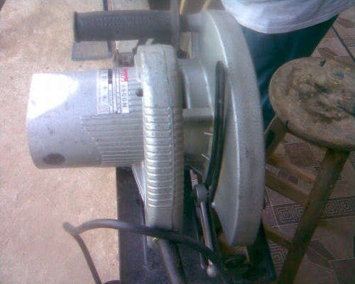 เลื่อยวงเดือน  9  นิ้ว มากีตา