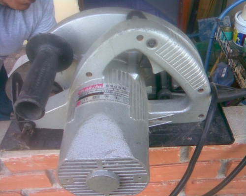 เลื่อยวงเดือน  9  นิ้ว มากีตา