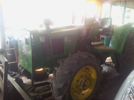 ขายรถแทรกเตอร์จอห์นเดียร์