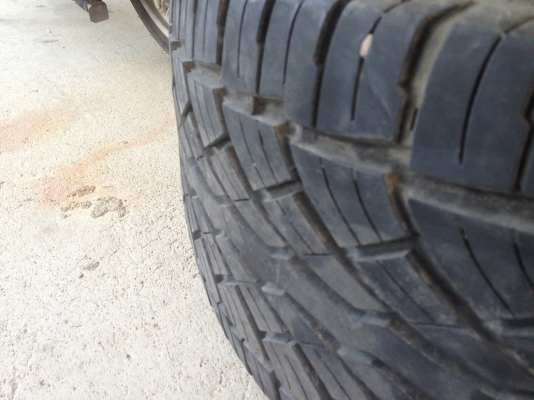 ขาบยางขอบ22ครับ ยางปี2010ครับขายแล้วครับ จัดส่งให้คุณนงนุช ที่พังงาครับ