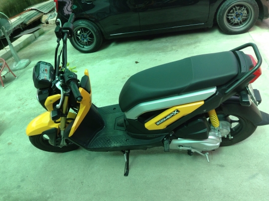 ขายZoomer xมือ2 วิ่งเเค่1400กม.  สภาพเหมือนใหม่ 42900บาท