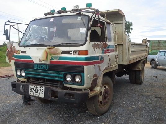 หกล้อดั้มดินใหญ่   เครื่องrocky    ของถูกมาแล้ว.    พ่อค้าตัดได้คับ