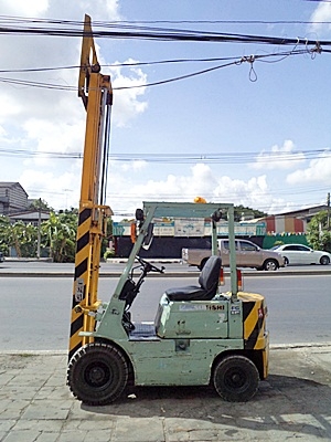 ขายรถยกมิตซูบิชิ 1.5 ตัน  เครื่องเบนซิน เกียร์ออโต้  กระบอกคู่   เสาสูง 3 เมตร  พวงมาลัยเพาเว่อร์  สีเดิมจากนอก นำเข้าจากญี่ปุ่น ใช้งานได้ทันที