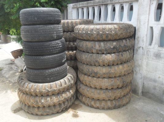 เหลือ 8 เส้น ยาง 9.00 - 20 ทหาร สวยๆ 4 เส้น ราคา 5900 บาท