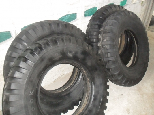 เหลือ 8 เส้น ยาง 9.00 - 20 ทหาร สวยๆ 4 เส้น ราคา 5900 บาท