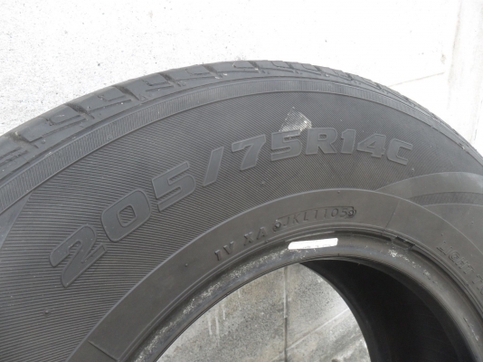 ยาง BRIDGESTONE 205/75R14 ผ้าใบ 8 ชั้น 1 คู่ ราคา 1700 บาท ยาง BRIDGESTONE 205/75R14 ผ้าใบ 8 ชั้น 1 คู่ ราคา 1700 บาท