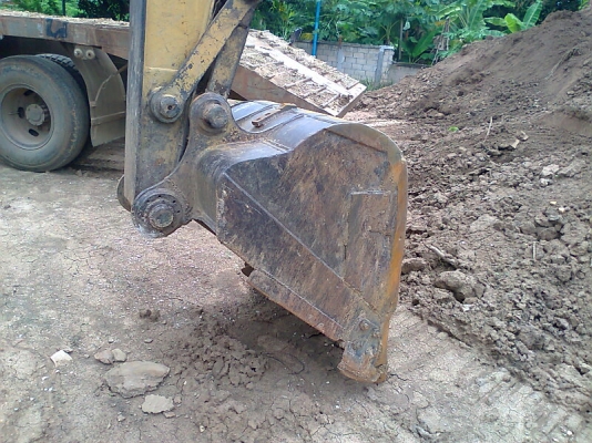 รถแบคโฮ CAT E120 B รถสวยพร้อมใช้ โซ่ใหม่ใบสวยทั้งสองข้าง บูม อาร์มสวย ไม่มีรอยปะ ราคาต่อรองได้.