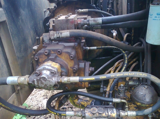 รถแบคโฮ CAT E120 B รถสวยพร้อมใช้ โซ่ใหม่ใบสวยทั้งสองข้าง บูม อาร์มสวย ไม่มีรอยปะ ราคาต่อรองได้.