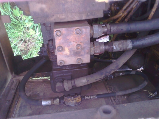 รถแบคโฮ CAT E120 B รถสวยพร้อมใช้ โซ่ใหม่ใบสวยทั้งสองข้าง บูม อาร์มสวย ไม่มีรอยปะ ราคาต่อรองได้.