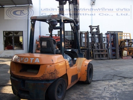 ขาย รถโฟล์คลิฟท์ TOYOTA รุ่น 7-FD35
