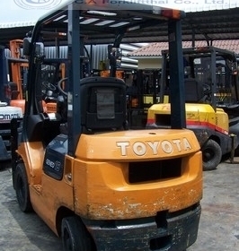 ขายรถ โฟล์คลิฟท์ TOYOTA รุ่น 7-FG15