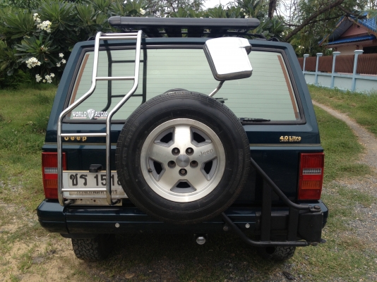 Jeep Cherokee ปี96 4*4 LImited เครื่อง 4,000CC. 6 สูบแถวเรียงเกียร์ Auto ติดแก๊ส หัวชีด LPG สีเขียว โทร 0897613595 ( เบียร์)