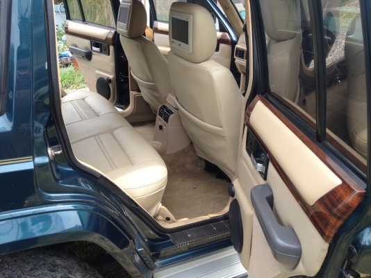 Jeep Cherokee ปี96 4*4 LImited เครื่อง 4,000CC. 6 สูบแถวเรียงเกียร์ Auto ติดแก๊ส หัวชีด LPG สีเขียว โทร 0897613595 ( เบียร์)