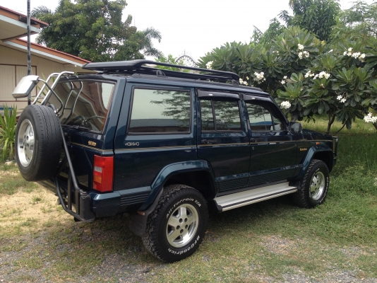 Jeep Cherokee ปี96 4*4 LImited เครื่อง 4,000CC. 6 สูบแถวเรียงเกียร์ Auto ติดแก๊ส หัวชีด LPG สีเขียว โทร 0897613595 ( เบียร์)