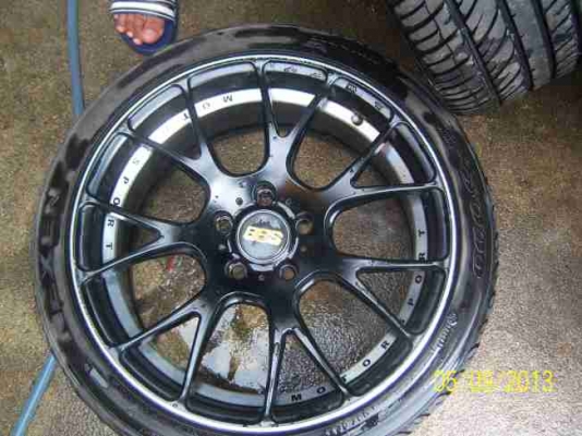 แม็กขอบ 18 x 8  พร้อมยาง 235 40 18