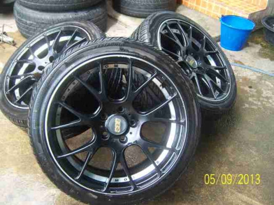 แม็กขอบ 18 x 8  พร้อมยาง 235 40 18
