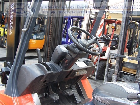 ขาย รถ โฟล์คลิฟท์ TOYOTA รุ่น 7-FD30