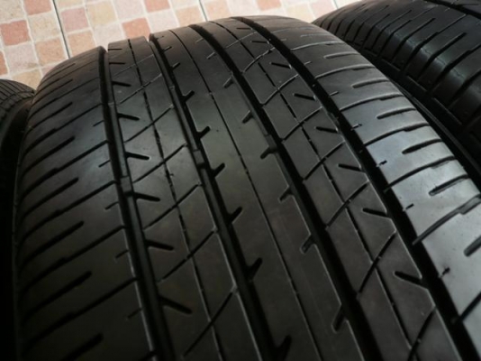 ขายยาง BRIDGESTONE ER33 215-55-17 ปี12 งามๆ (1ชุด)