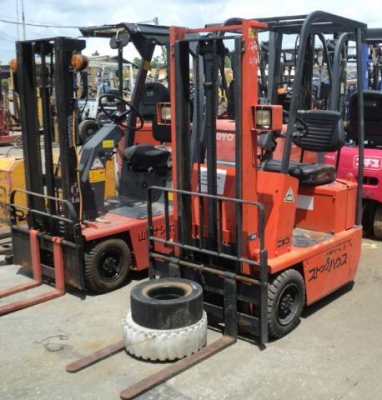 ขายโฟล์คลิฟท์ ไฟฟ้า 2 คัน ราคาถูก ใช้งานดีมาก เช็คสภาพพร้อมใช้งาน