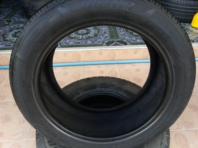 ขายยาง225/50/17 ปี 11/3เส้นปี09/1เส้น MICHLIN ENERGY MVX8 1 ชุด