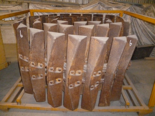 ขายด่วนโซ่พร้อมใบตีนเป็ดสำหรับรถดันCAT D6D นำเข้าจากญี่ปุ่น