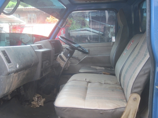 ISUZU NKR 110 แรง  ( รถประกอบใช้เองไม่มีเล่มทะเบียน )