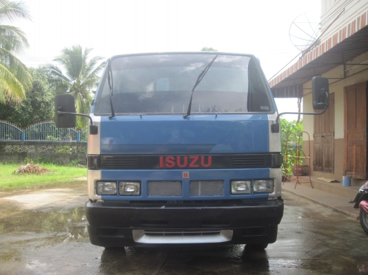 ISUZU NKR 110 แรง  ( รถประกอบใช้เองไม่มีเล่มทะเบียน )