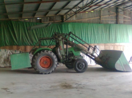ขายรถไถ ยี่ห้อด้อย เครื่อง 4 สูบ เปลียงเป็นรถไถตักข้าวสาร โทร 088-4501277
