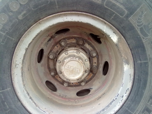 ขายหางพ่วง 3 เพลา ยาว 6.8 เมตร สภาพดี สนใจติดต่อ 081-2568658