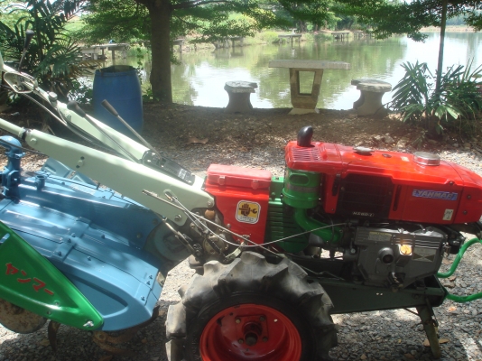 รถพรวนดิน