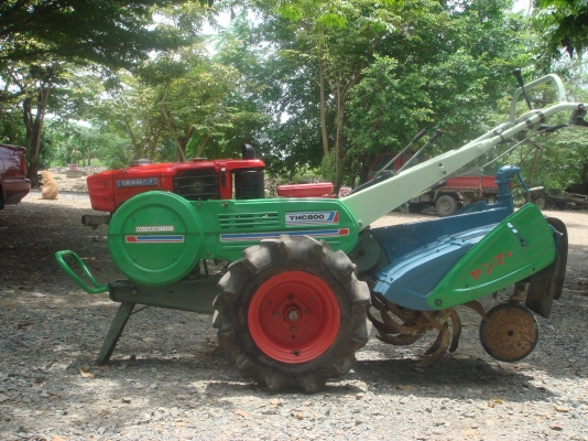 รถพรวนดิน