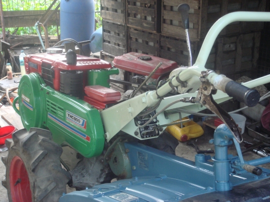 รถพรวนดิน