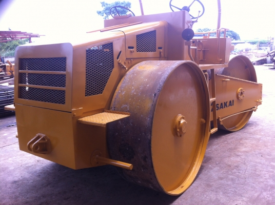 ขายด่วนรถบด3ล้อเหล็ก SAKAI R2 ตรวจเช็คพร้อมใช้ เล่มทะเบียน