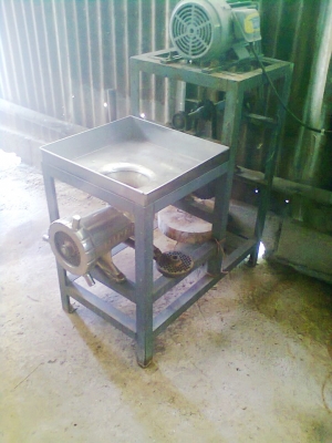 ายเครืองทำลูกชิ้นสภาพดี 90\%ด่วนราคาต่อลองกันได้โทรมาคุยกันได้คับที่เบอร์084-7545160 คุณ แสวง