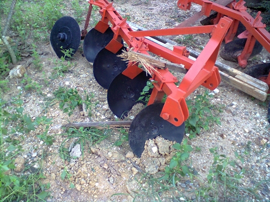 ขายผานกระทู้  4 ใบ    ใชกับรถขนาด  15-26   แรง