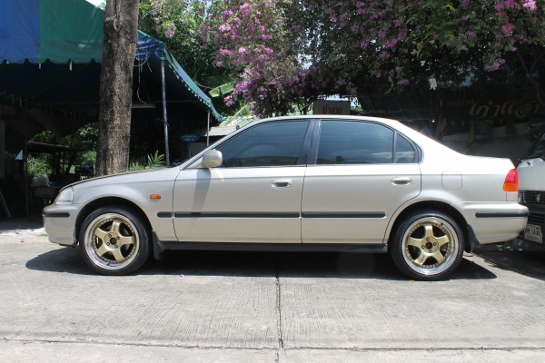 ขาย ปี96 HONDA CIVIC VTI-L โฉมตาโต เกียร์ธรรมดา ขาย ปี96 HONDA CIVIC VTI-L โฉมตาโต เกียร์ธรรมดา