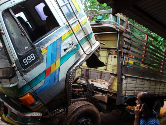 ขายด่วนรถ6ล้อร๊อกกี้ยาง900เครือง6BD1ยาว5เมตร