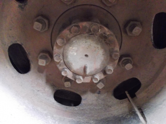 ขายด่วนรถ6ล้อร๊อกกี้ยาง900เครือง6BD1ยาว5เมตร