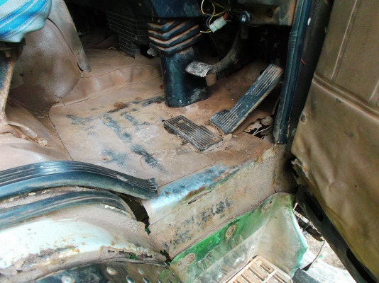 ขายด่วนรถ6ล้อร๊อกกี้ยาง900เครือง6BD1ยาว5เมตร