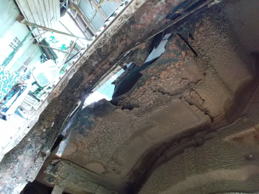 ขายด่วนรถ6ล้อร๊อกกี้ยาง900เครือง6BD1ยาว5เมตร