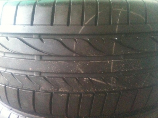 ขายยางบริสโตน 215 45 17 ปี10 4เส้น