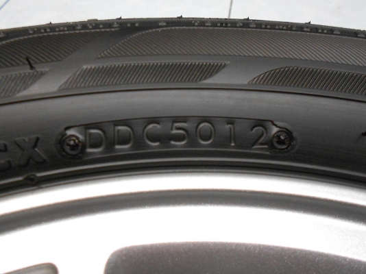 ขายล้อแม็ก มิราจ ขอบ 14 พร้อมยางสภาพป้ายแดงปลายปี 12 /เทิร์นได้-ใส่ฟรีค่ะ