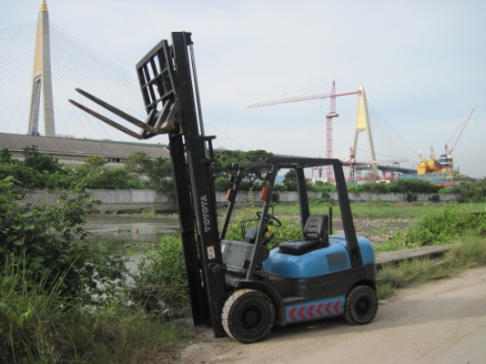 รถยกยี่ห้อ toyota ขนาด 2.5 ตัน เครื่องดีเซล เสา 3.7 ม. งาฮิงค์ นำเข้า