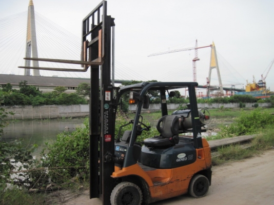 รถยกขนาด 1.5 ตัน ยี่ห้อ toyota เกียร์ออโต้ เสา 3 ม. นำเข้า