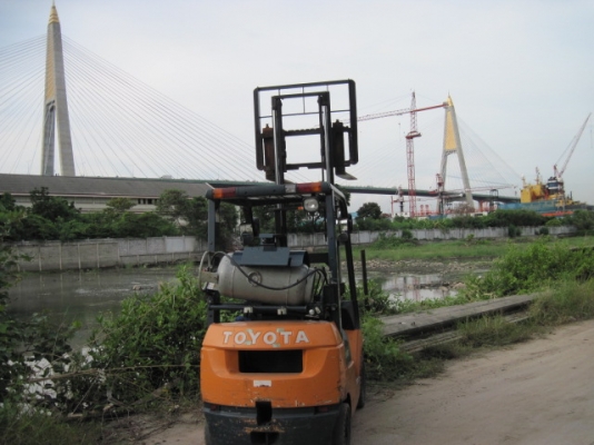 รถยกขนาด 1.5 ตัน ยี่ห้อ toyota เกียร์ออโต้ เสา 3 ม. นำเข้า