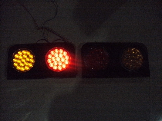 ชุดไฟท้ายหลอดLED,24Vขนาด30*16*5 (R+Lขายคู่ละ700บาท)