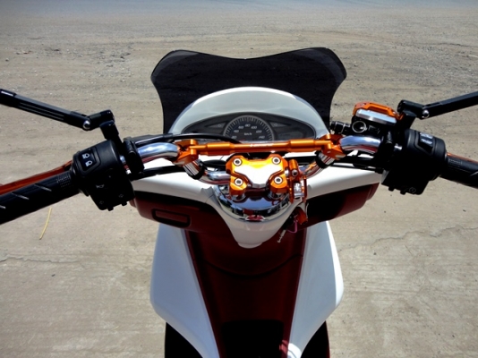 ขาย PCX150 ขาว-แดง ของแต่งเพียบ วิ่ง 7,xxx โล รถ 6 เดือน ราคาถูก