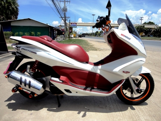 ขาย PCX150 ขาว-แดง ของแต่งเพียบ วิ่ง 7,xxx โล รถ 6 เดือน ราคาถูก